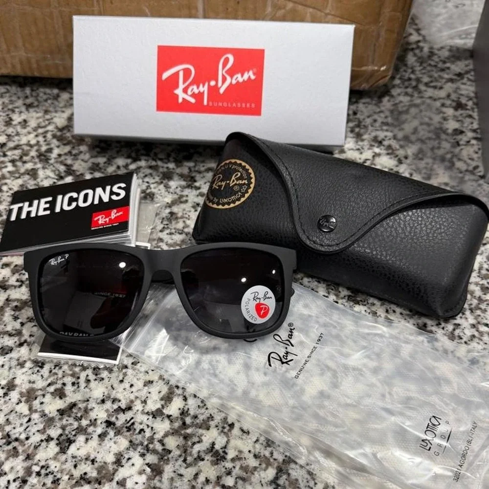 Ray-Ban Justin Classic Sunglasses RB4165 Matte Black Grey Gradient Polarized NIB